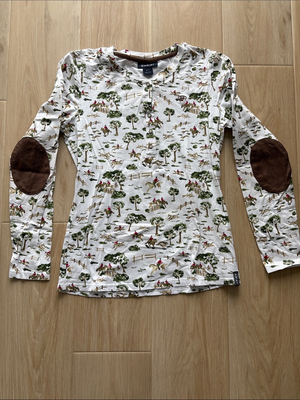 EUC Ariat Long-Sleeve button Equestrian hunt scene and Brown Elbow Patches